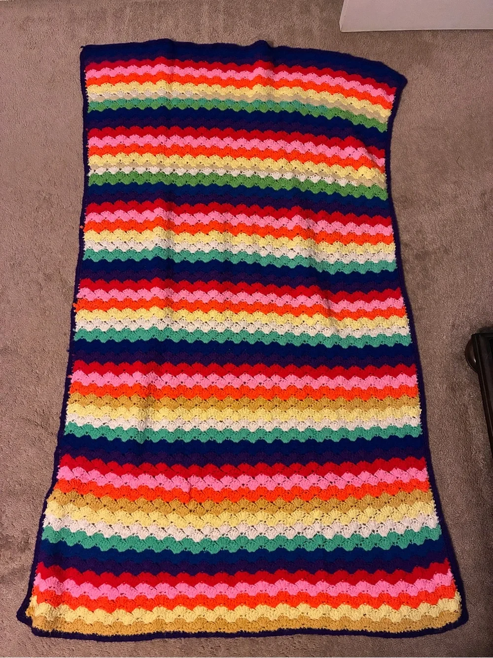 Vintage crochet Blanket ripple or shell stitch pattern (pink/red/blue/yellow)